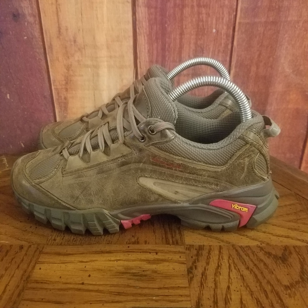Vasque Vibram Women's 7.5 M Hiking Shoes Brown Leather 7073